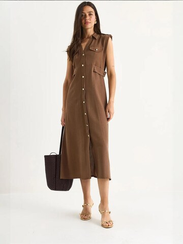 Abito camicia di Bianco Lucci in marrone: frontale