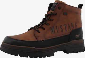 MUSTANG - Botas com atacadores em castanho: frente