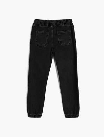 Koton Tapered Jeans in Zwart