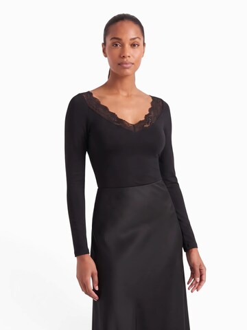Rich & Royal Shirt in Black: front