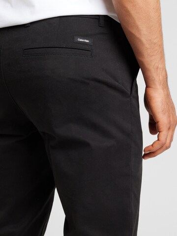 Calvin Klein Слим Брюки-чинос в Черный