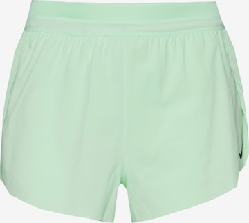 NIKE Regular Laufshorts in Grün: predná strana