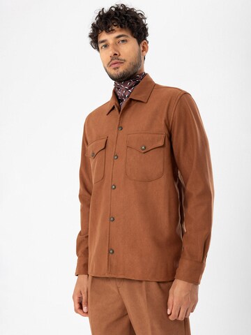 Antioch - Ajuste regular Camisa en marrón