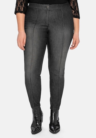 SHEEGO Skinny Jeans in Black: front