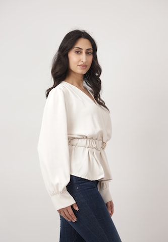 Camicia da donna di Elara in beige