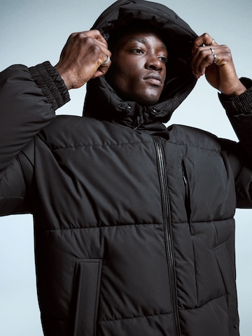 Bershka Zimní kabát – černá