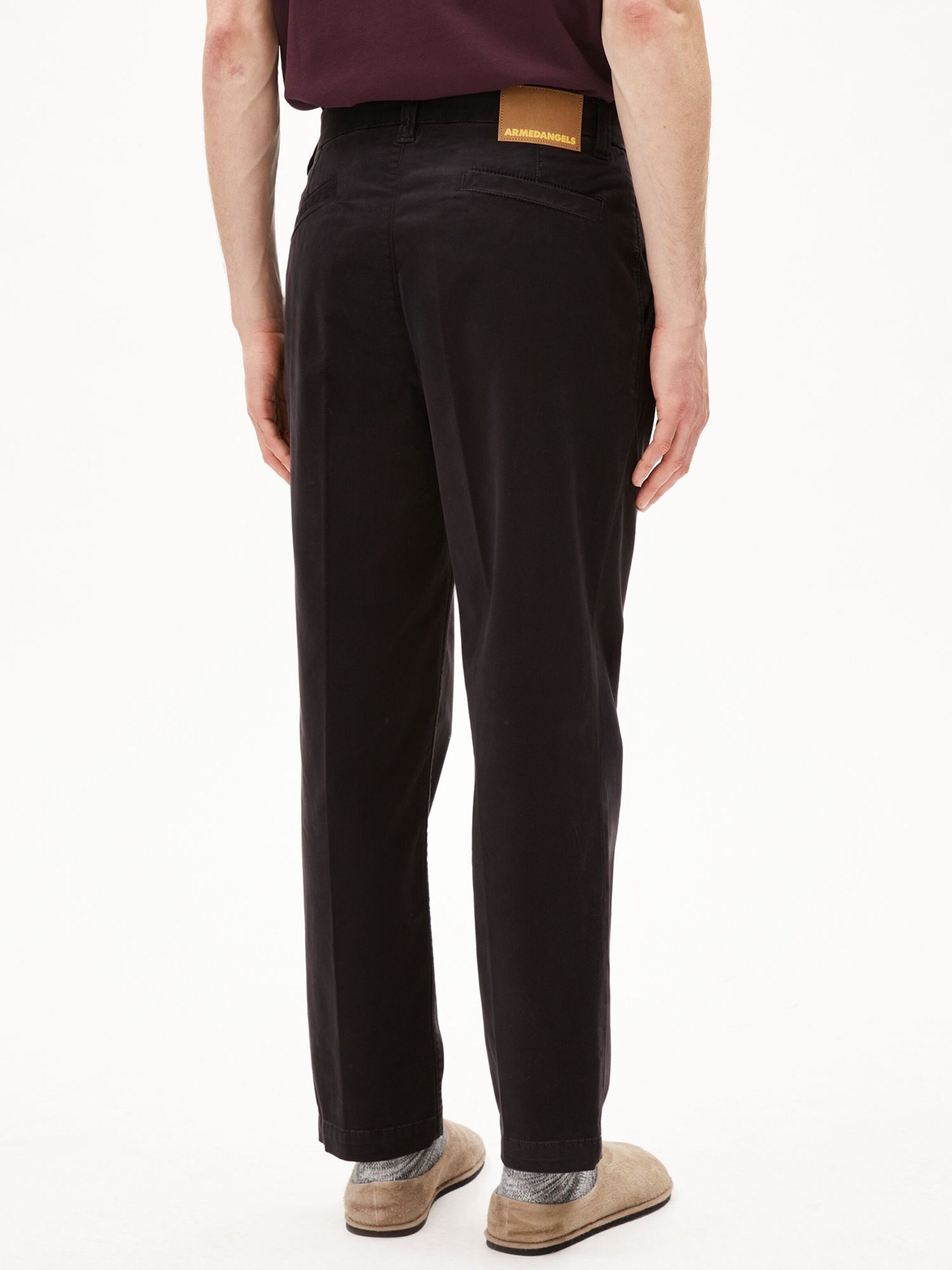 ARMEDANGELS Regular Trousers with creases in Black