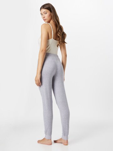 Effilé Pantalon de pyjama TRIUMPH en gris