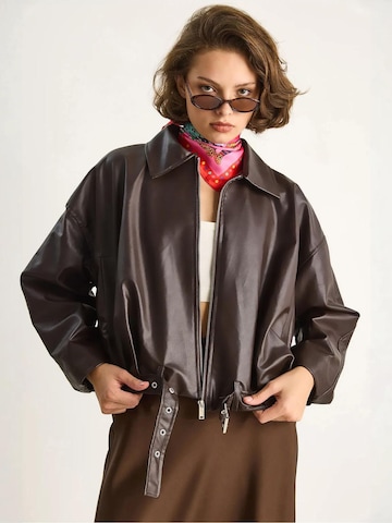 Bianco Lucci Tussenjas in Bruin