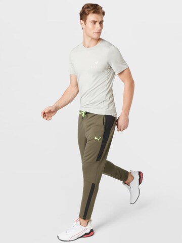 Regular Pantaloni sport de la PUMA pe verde