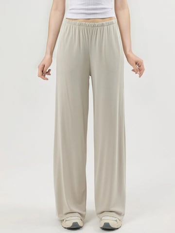 Busem - Perna larga Calças em bege