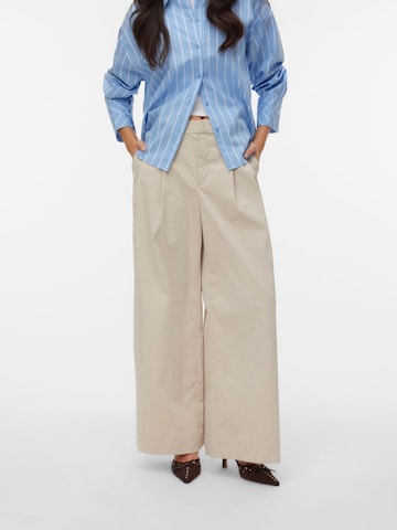 Wide leg Pantaloni con pieghe 'VMMeng' di VERO MODA in beige: frontale