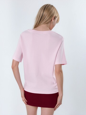 Busem T-Shirt in Pink