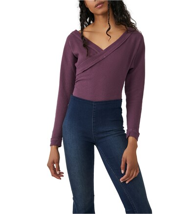 Free People Shirt body 'LOVIN THIS FEELING' in Lila: voorkant