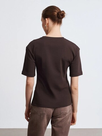 Maglietta 'T-Shirts' di Dilvin in marrone
