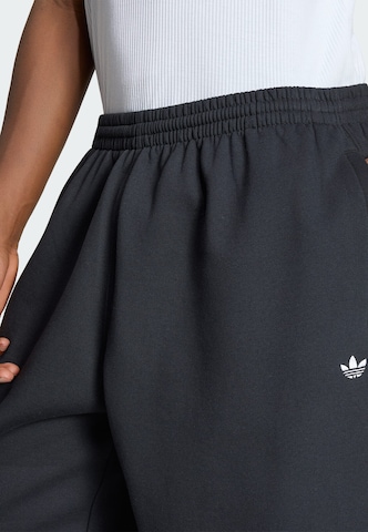 ADIDAS ORIGINALS - Loosefit Pantalón 'Trefoil Essentials ' en negro