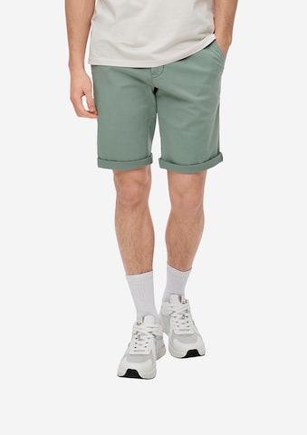 QS Regular Shorts in Grün