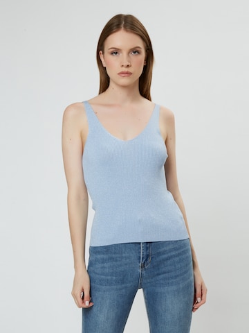 Influencer Top in Blue: front
