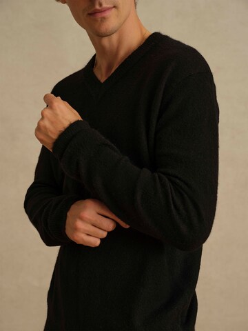 DAN FOX APPAREL Sweater 'Bela' in Black