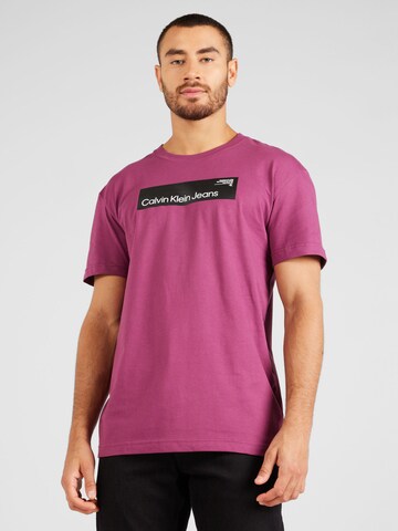 Calvin Klein Jeans Тениска в лилав: отпред