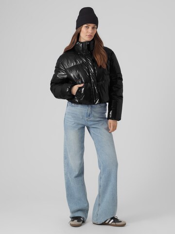 VERO MODA Kurtka przejściowa 'SHINY' w kolorze czarny