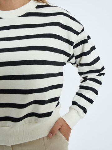 Sweat-shirt 'Estella' minus en noir