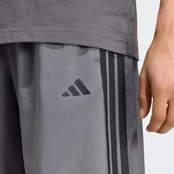 Loosefit Pantalon de sport 'Essentials Chelsea Lite' ADIDAS SPORTSWEAR en gris