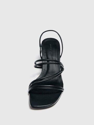 Pull&Bear Sandalen met riem in Zwart