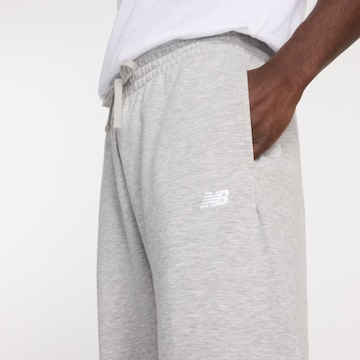 Effilé Pantalon new balance en gris