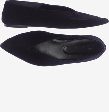 Aeyde Flats & Loafers in 41 in Black: front