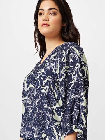 Camicia da donna 'ABBI' di Vero Moda Curve in blu