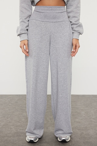 Trendyol - Pierna ancha Pantalón en gris: frente