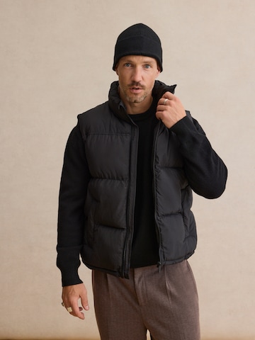DAN FOX APPAREL Čiapky 'Aras' - Čierna: predná strana