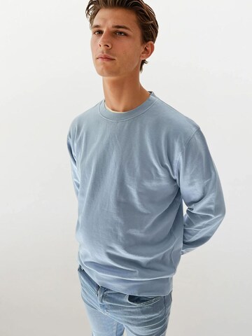 A Question Of (AQO) Sweatshirt 'Johannes' i blå