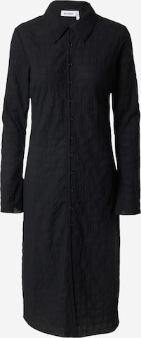 Robe-chemise WEEKDAY en noir : devant