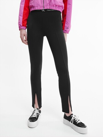 Calvin Klein Jeans Slimfit Kalhoty – černá: přední strana