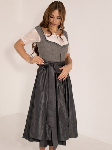INNA.Trachten Dirndl 'Luna' in Grau: Vorderseite