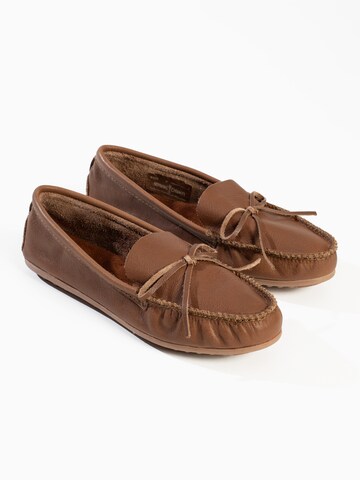 Minnetonka - Mocassins 'Kelsea' em castanho