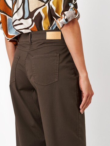 TONI Regular Pants in Brown