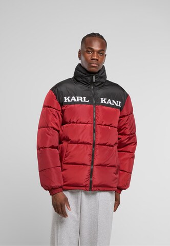Karl Kani Winterjas 'Essential' in Rood: voorkant