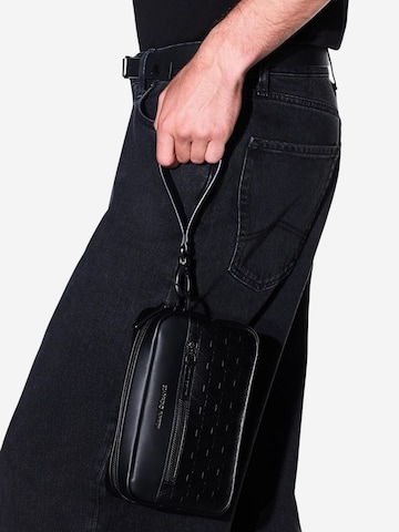 Nécessaire 'XM003583 AF26662' di ARMANI EXCHANGE in nero