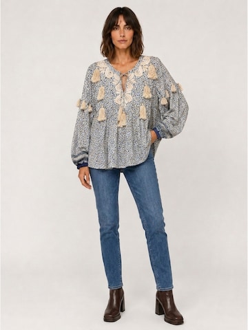 Miss June Blouse 'Divinna' in Blue: front