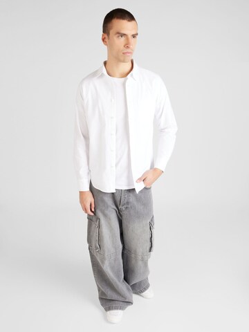 Coupe regular Chemise AÉROPOSTALE en blanc