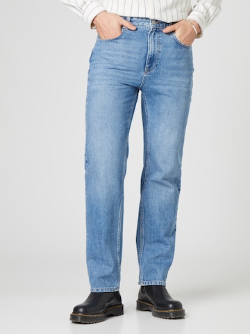 Guido Maria Kretschmer Men Tapered Jeans 'Mailo' in Blue: front