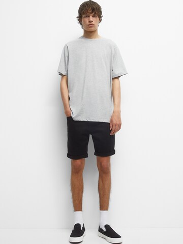 Pull&Bear Regular Shorts in Schwarz