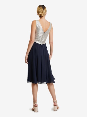 Robe de cocktail Vera Mont en argent