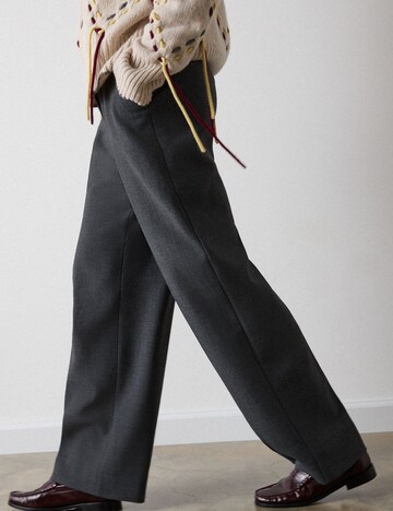 Whistles Regular Pants in Grey: side