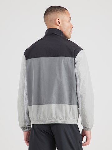 UNDER ARMOUR - Chaqueta deportiva en gris