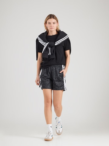 ADIDAS ORIGINALS Ohlapna forma Hlače | črna barva