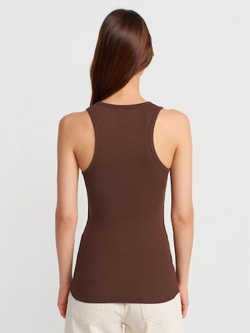 Haut Dilvin en marron